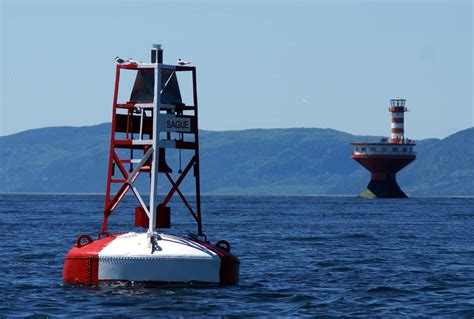 centre of a navigation chanel canada|Navigational Aids .